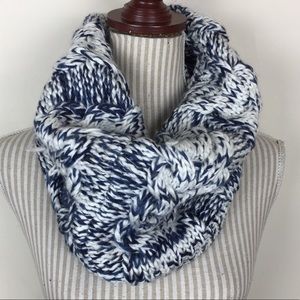 NWT GAP Scarf Muffler Chunky Blue White Knit Infinity